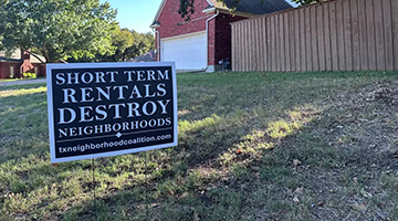 Anti-STR Sign on a Lawn