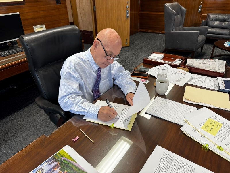 Mayor Whitmire At His Desk